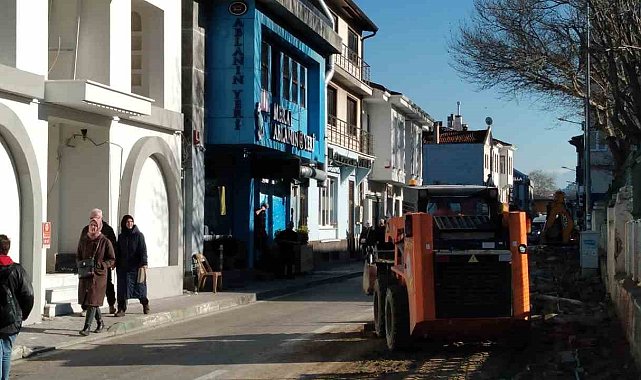 Mudanya'ya karlı havalara özel tretuvar