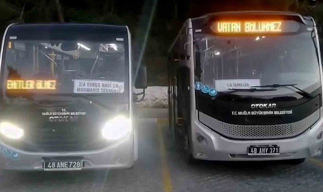 Muğla'da toplu taşıma tabelalarına 'Şehitler Ölmez, Vatan Bölünmez' yazısı yazıldı.
