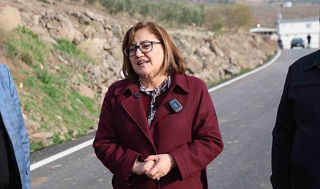 Muhtarlar kırsalda yapılan asfalt yollar için Şahin'e teşekkür etti