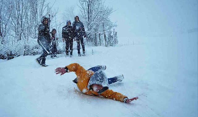 Muş'ta karın keyfini çocuklar çıkardı