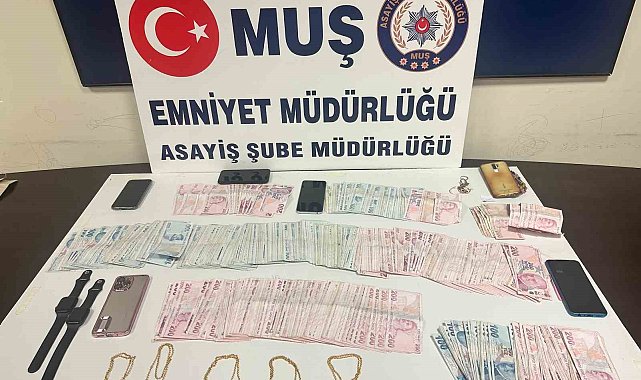 Muş'ta kuyumcuya sahte altın sattığı iddia edilen 6 kişi yakalandı