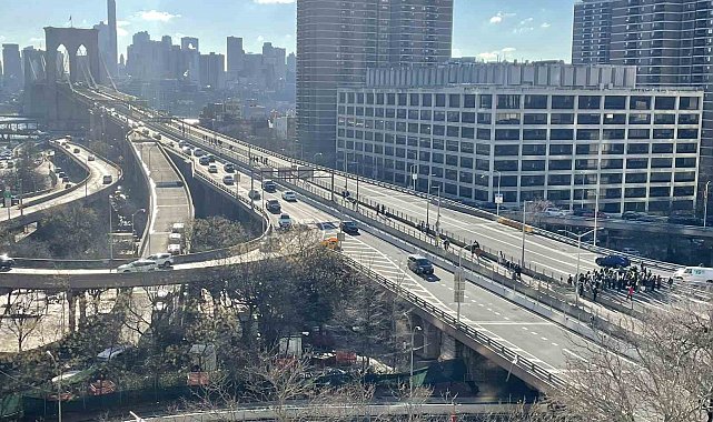 New York'taki Yahudiler "Gazze'de ateşkes" çağrısıyla Holland Tüneli'ni trafiğe kapattı