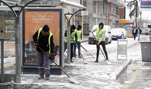 Niğde Belediyesi'nden kent genelinde karla mücadele çalışması