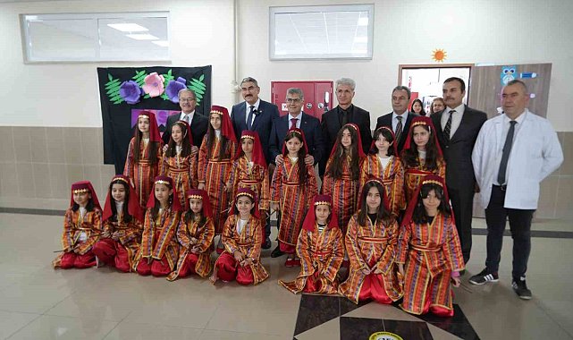 Niğde'de 74 bin 283 öğrenci karne heyecanı yaşadı