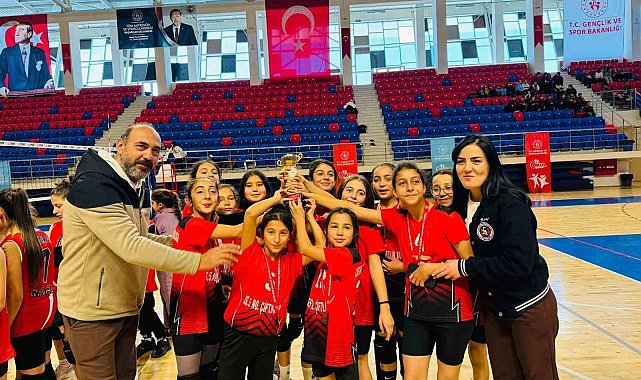 Niğde'de voleybol şampiyonları belli oldu