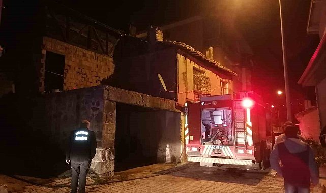 Niksar&#039;da ahşap evde yangın