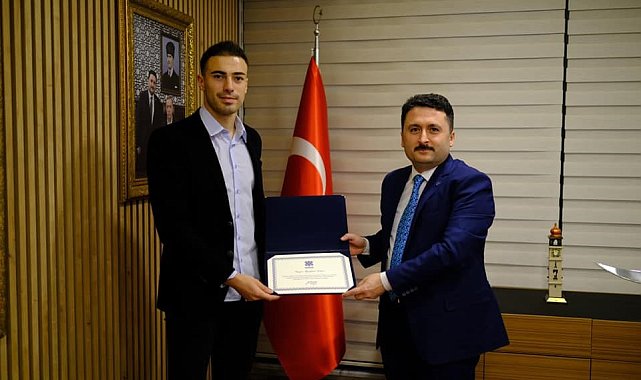 Oğuzhan Çakır, Süper Lig'in en genç hakemi oldu
