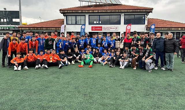 Okullar arası futbol turnuvasında şampiyonlar belli oldu