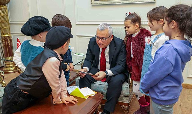 Okuma yazmayı öğrenir öğrenmez Mehmetçiğe mektup yazdılar