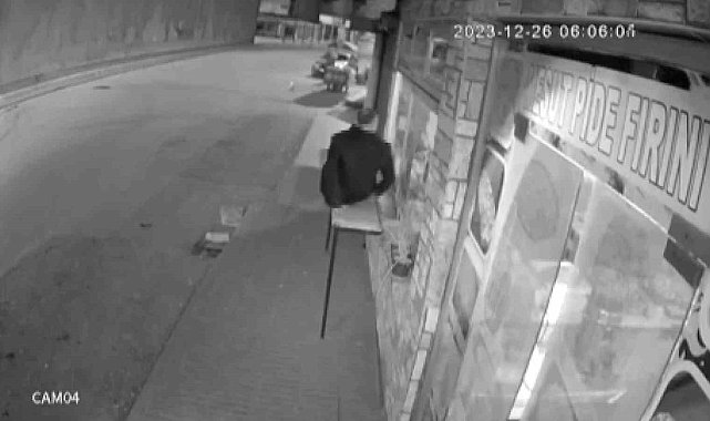 Önce fırından sadaka kutusu, sonra da motosiklet çaldı