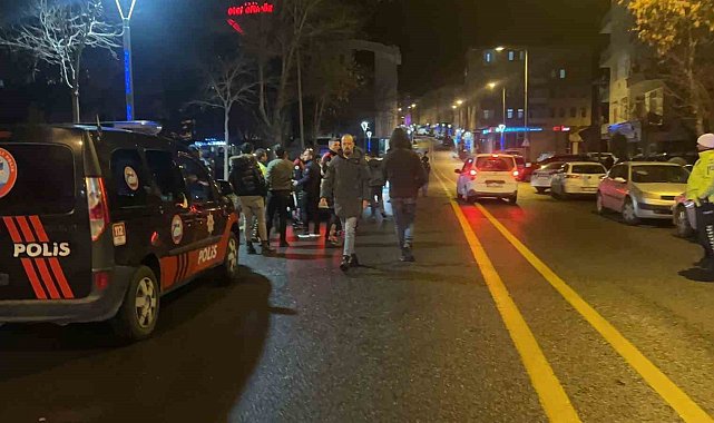Önce kavga etti, sonra polisin üzerine araç sürdü: 1 polis yaralı