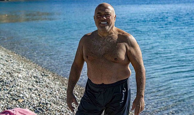 Onu görenler boğuldu sanıp, polisi arıyor