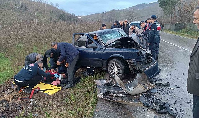 Ordu'da 2 otomobil çarpıştı: 3 yaralı