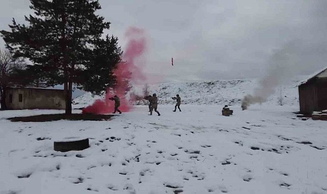 Orgeneral Bayraktaroğlu Bolu Komando Tugayını ziyaret etti