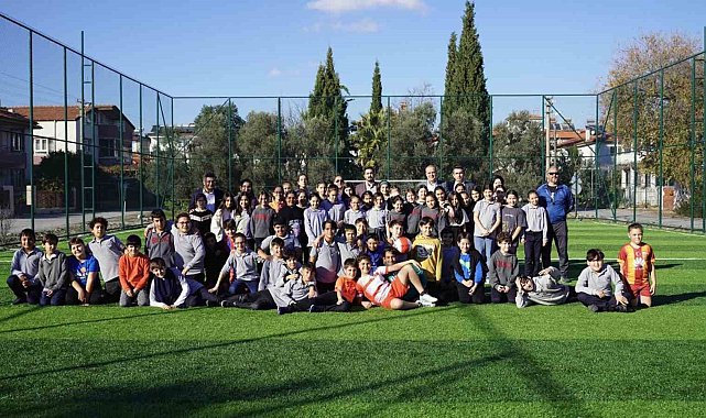 Ortaca'da Şehit Nasuh Aydın Ortaokulunun da halı sahası açıldı