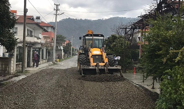 Ortaca'da yol bakım çalışmaları devam ediyor