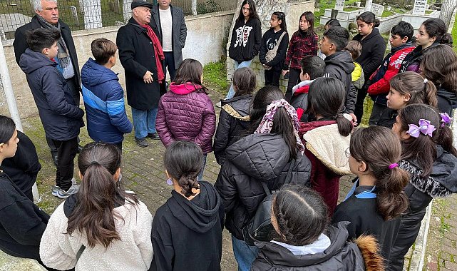Ortaokul öğrencileri şehitlik ziyaretleri gerçekleştiriyor