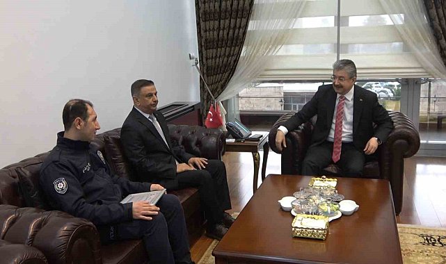 Osmaniye'de engelli vatandaşa yardım eden polise validen ödül