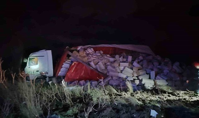 Osmaniye'de tır şarampole devrildi: 1 yaralı