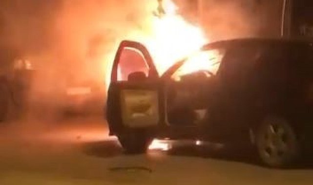Otomobil alev alev aldı, o hem kaydetti hem de uyarılarda bulundu