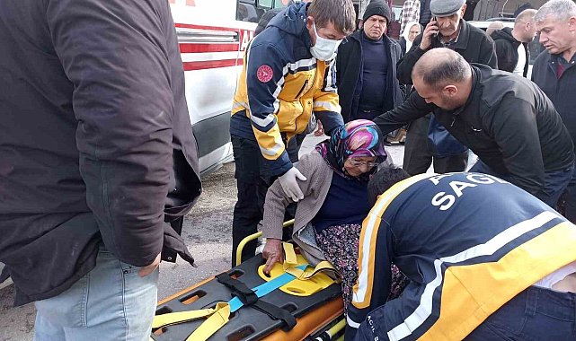 Otomobil çarpıp kaçtı, yaşlı kadın yaralandı
