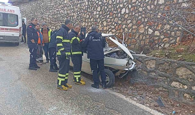 Otomobil istinat duvarına çarptı: 1 yaralı