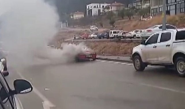 Otomobil yangını kamerada
