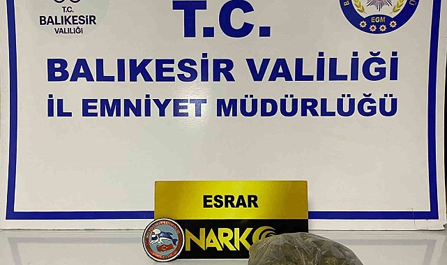 Otomobille polisten kaçan şahıslarda uyuşturucu ve tarihi eser çıktı