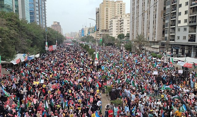 Pakistan'da on binlerce kişiden Filistin'e destek gösterisi