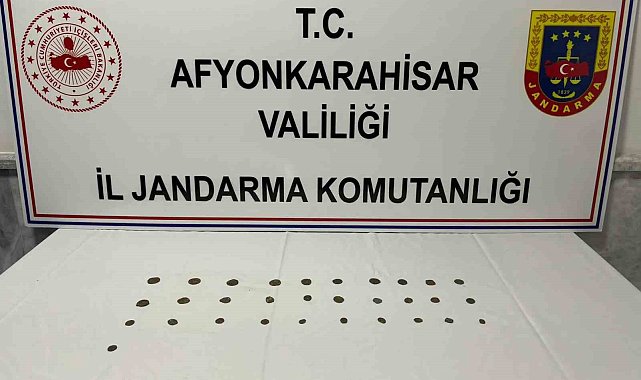 Parkta şüpheli hareketlerde bulunan şahıstan 31 adet sikke ele geçirildi