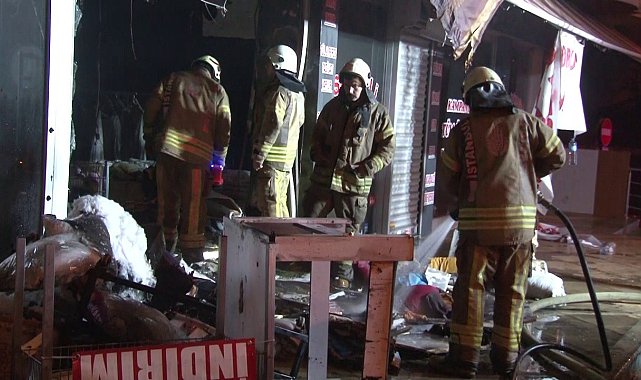 Pendik'te iş yeri alev alev yandı