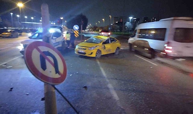 Pendik'te ticari taksi ile otomobil çarpıştı: 1 yaralı
