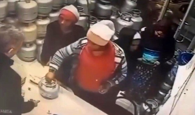 Piknik tüpünü saniyeler içerisinde eteğinin altına sokup böyle çaldı
