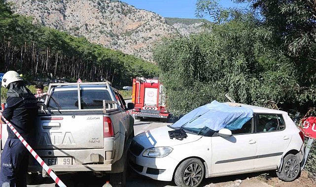 Piknik yolundaki feci kazada 1 kişi öldü, olay yerine koşan kızı gözyaşlarına boğuldu