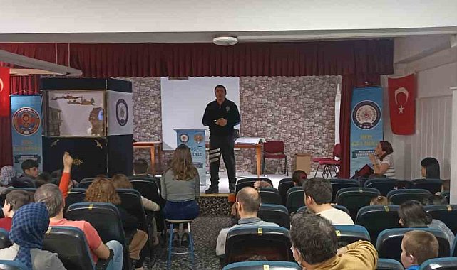 Polis ekiplerinden işitme engelli öğrencilere ziyaret