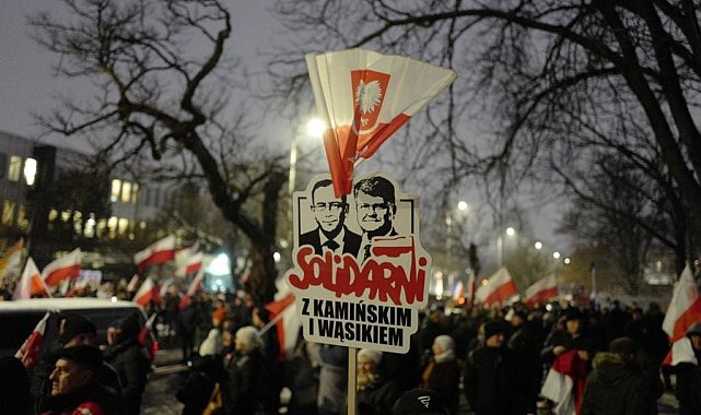 Polonya'da eski İçişleri Bakanı ve yardımcısının tutuklanmasının ardından muhalefet sokağa indi