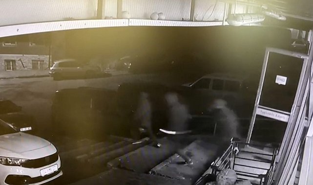 Pompalı tüfekle markete giren gaspçıları paspasla kovaladı: O anlar kamerada