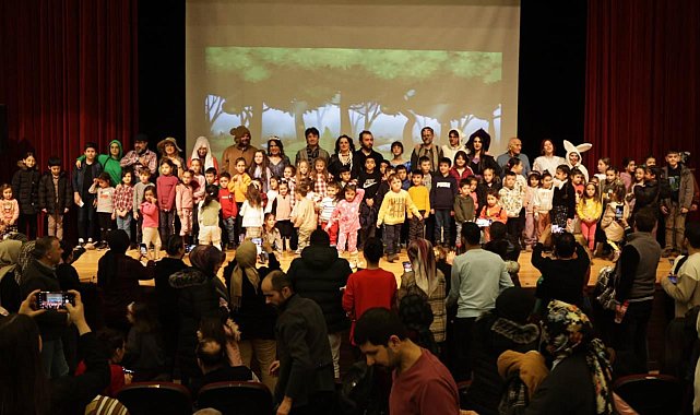 Prenses Eftalya isimli müzikli çocuk oyunu, Hezar Dinari Kültür Merkezi'nde sahnelendi