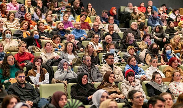 Psikiyatrist ve Yazar Dr. Gülseren Budayıcıoğlu Yalovalılarla buluştu