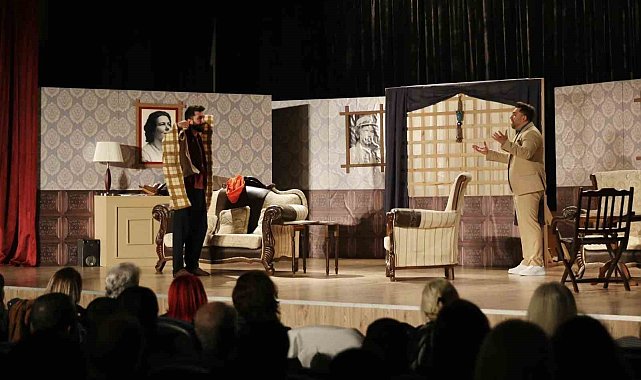 "Dönmez Dolap" ilk kez seyirciyle buluştu