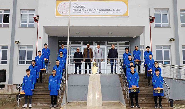 "Enerjinin Yıldızları" projesinde mezun olan 94 öğrenci çalışma hayatına ilk adımını attı