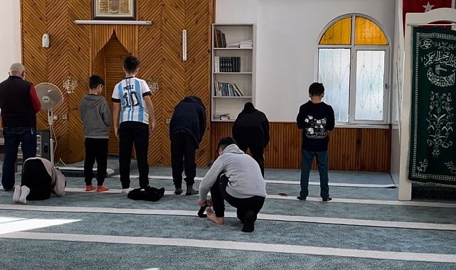 "Haydi çocuklar camiye" projesi tatilde de devam etti
