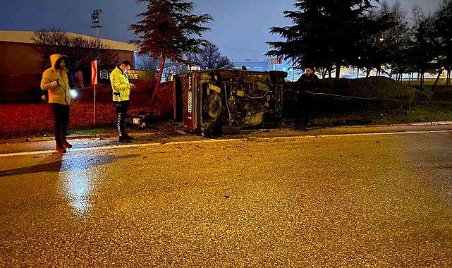 Refüje çarpan otomobil takla attı: 1 yaralı