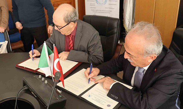 Rektör Çomaklı, Cezayir'de