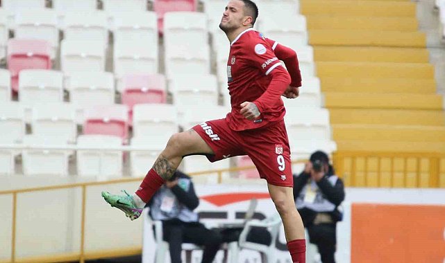 Rey Manaj bu sezonki 15. golünü attı