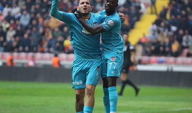 Rey Manaj bu sezonki gol sayısını 11'e çıkardı
