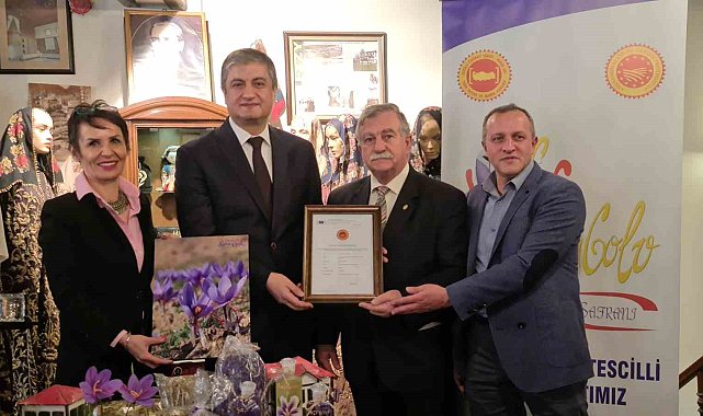 Safranbolu safranı tescil belgesi Vali Yavuz'a teslim edildi