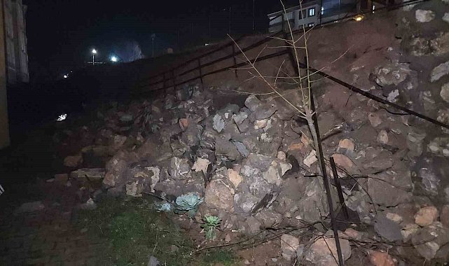 Safranbolu'da sitenin istinat duvarı çöktü