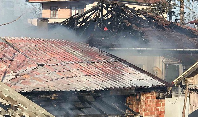 Sakarya&#039;da atölyedeki yangın mahalleliyi sokağa döktü