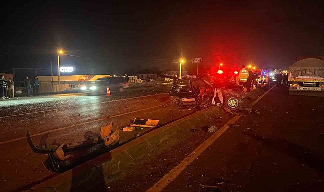 Sakarya'da kamyon ile otomobil çarpıştı: 2 ölü